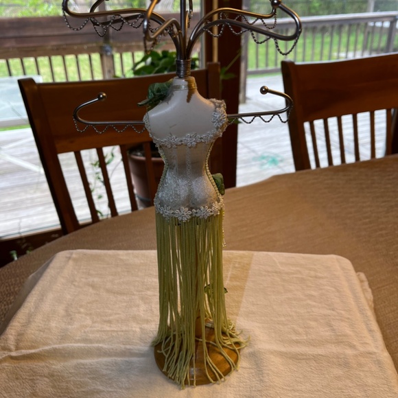 Victorian Style Jewelry Mannequin - Picture 4 of 7